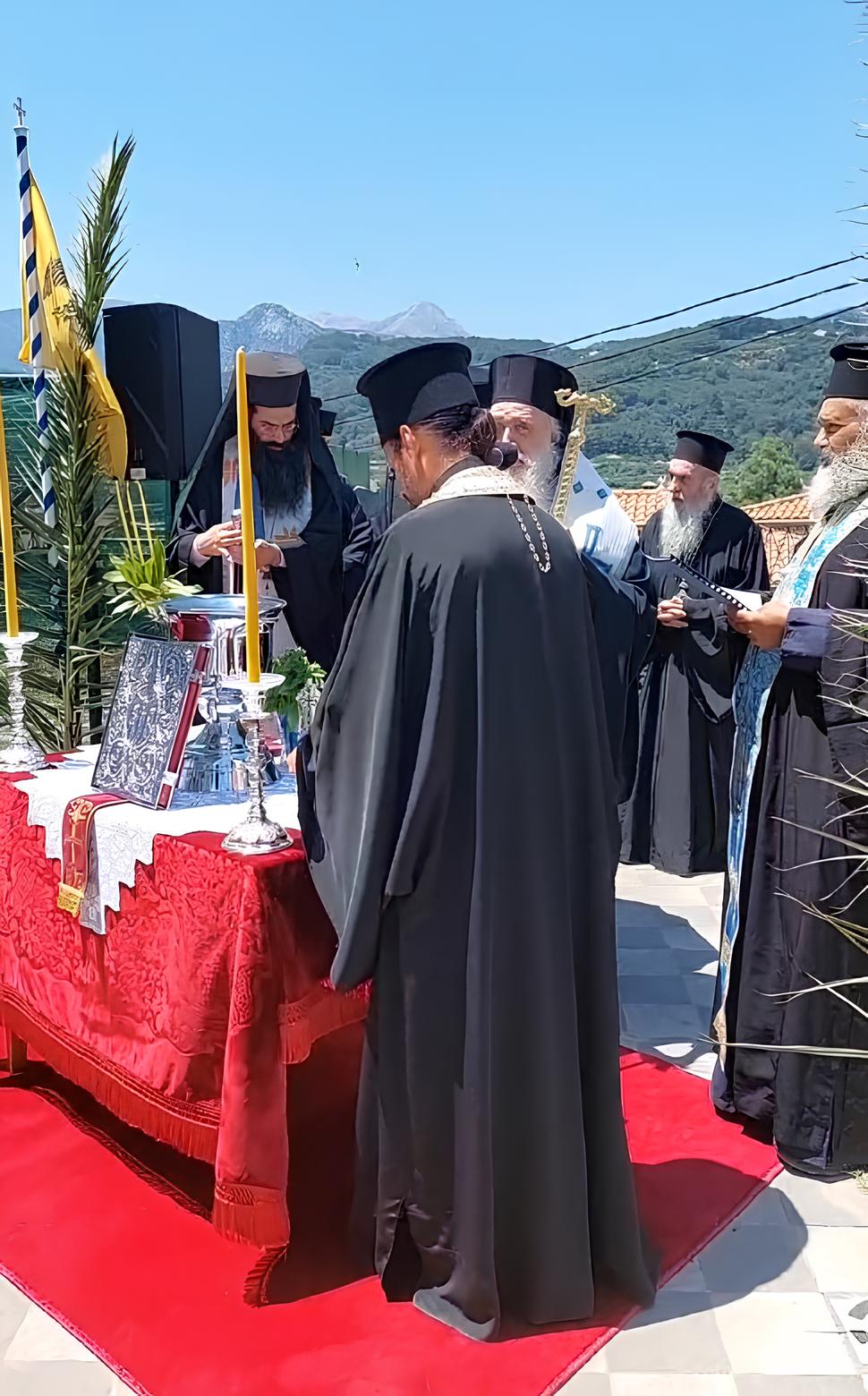 Καρλόβασι: Εγκαθίσταται ο ανάδοχος για την επισκευή του σεισμόπληκτου ναού Κοιμήσεως της Θεοτόκου παρουσία Μενδώνη