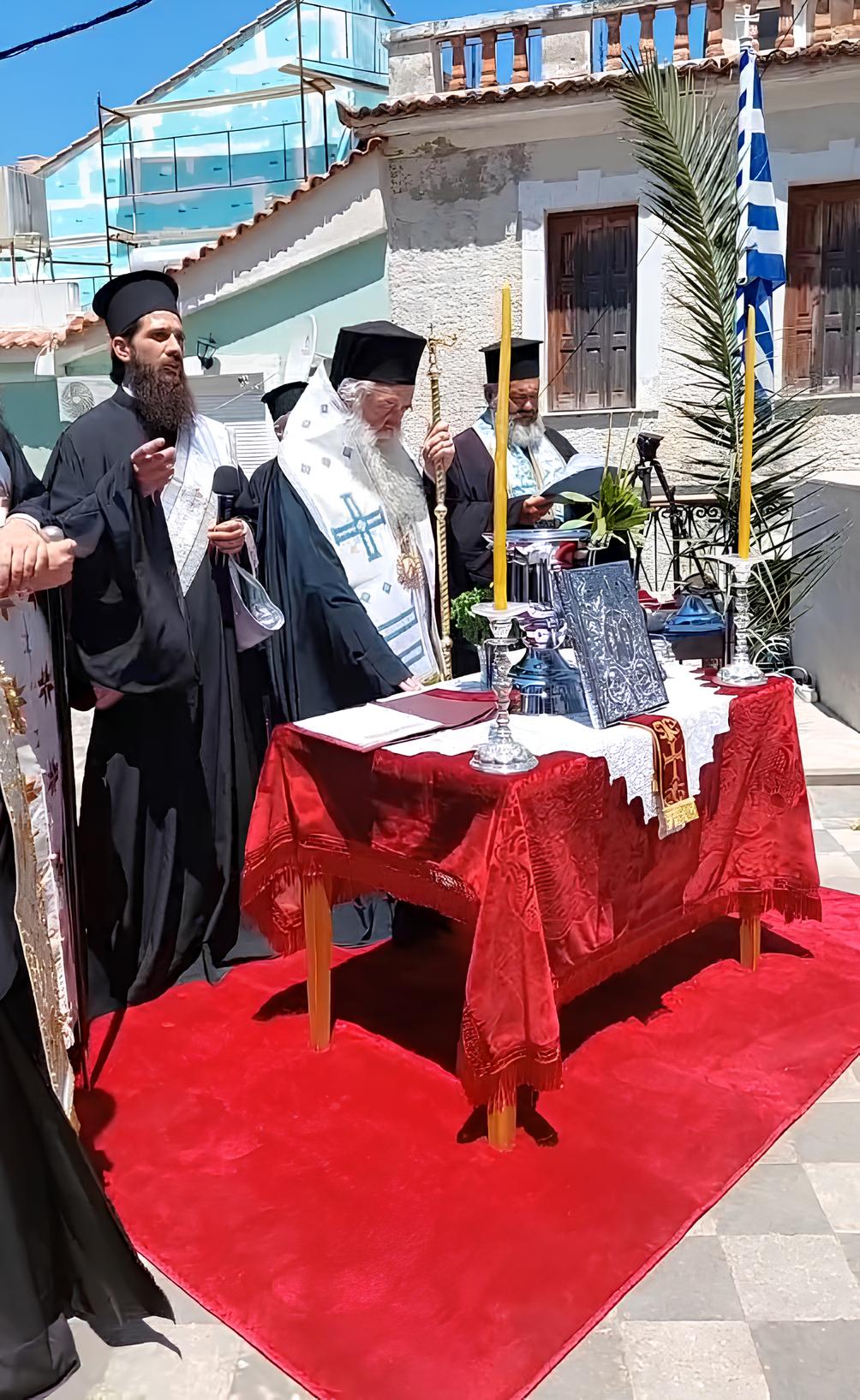 Καρλόβασι: Εγκαθίσταται ο ανάδοχος για την επισκευή του σεισμόπληκτου ναού Κοιμήσεως της Θεοτόκου παρουσία Μενδώνη