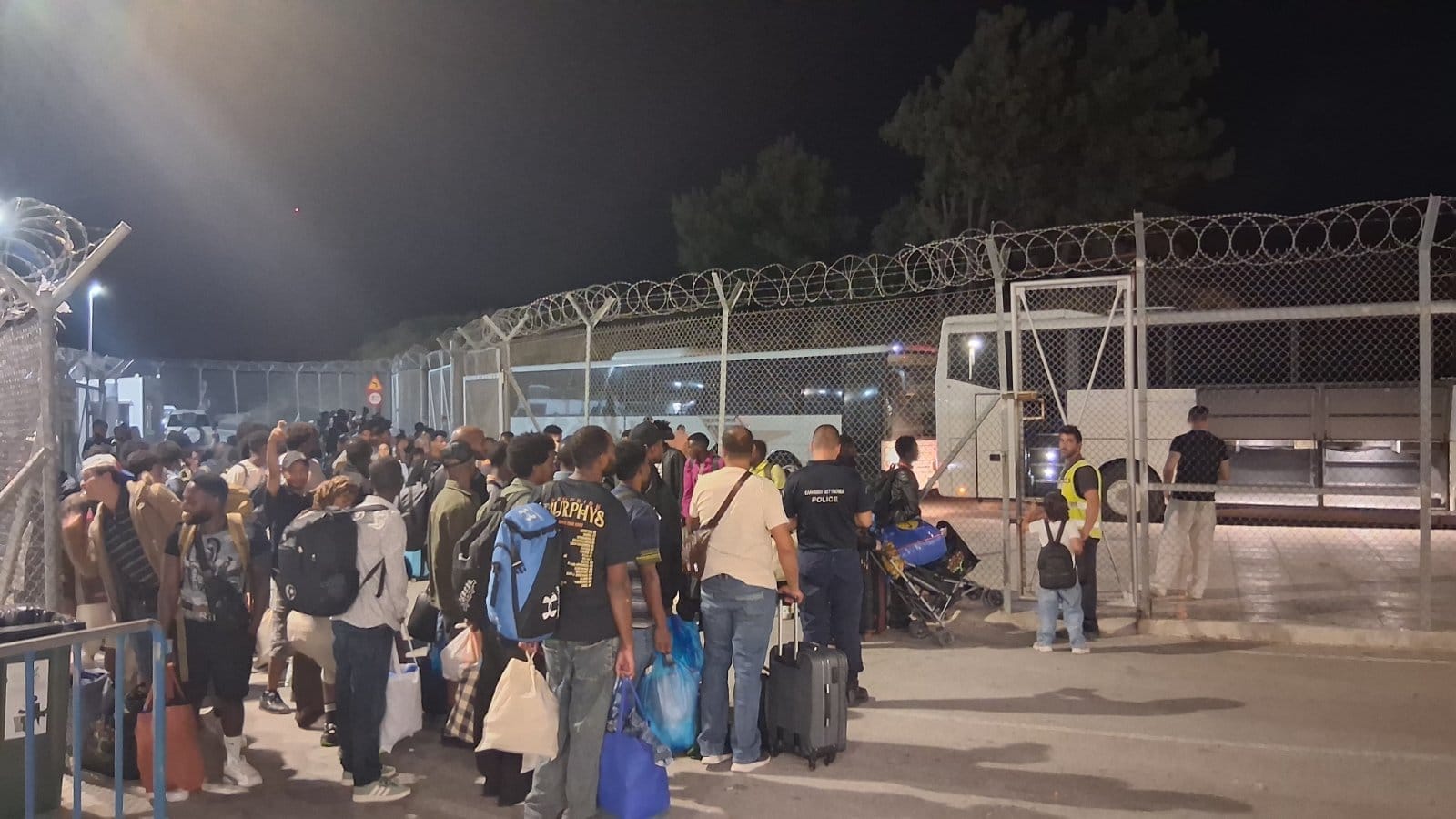 Υπουργείο Μετανάστευσης και Ασύλου: Οργανωμένη αποχώρηση 223 ατόμων από τη Σάμο
