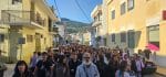 Άγιος Κωνσταντίνος: Κατεδαφίζεται ετοιμόρροπο κτίριο, από την παραλιακή η κυκλοφορία